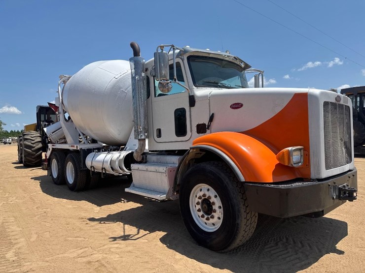 2015-peterbilt-class-8-cement-mixer-truck-image-4