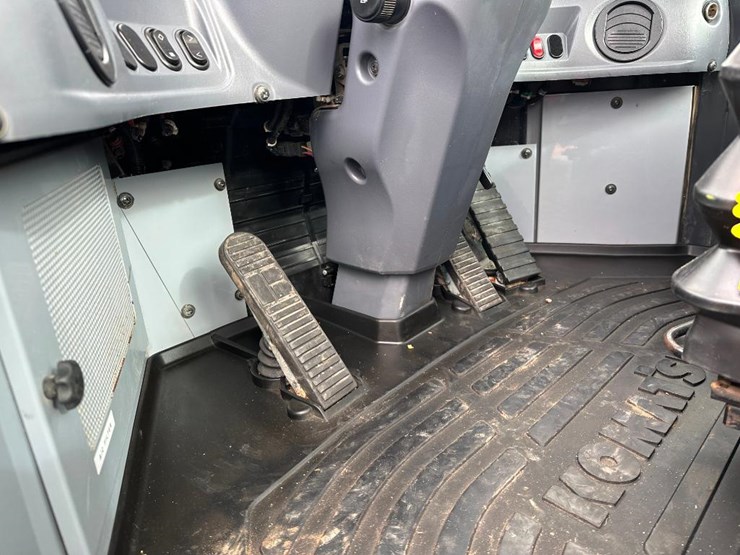 2013-komatsu-wa200pz-6-image-56