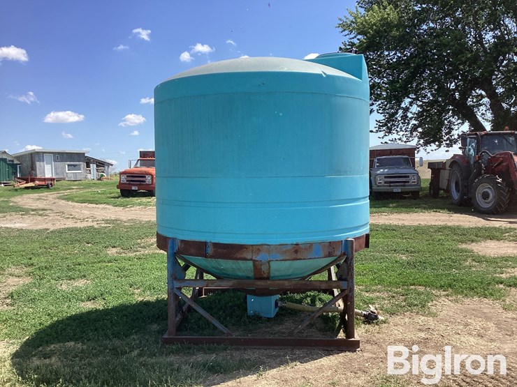 2,300-gal-poly-tank-w/-stand-image-5