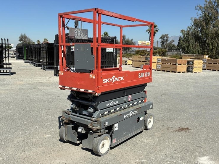 2018-sky-jack-sj111-3219-scissor-lift-image-1