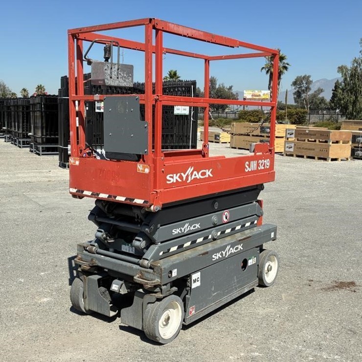 2018 Sky Jack SJ111-3219 Scissor Lift