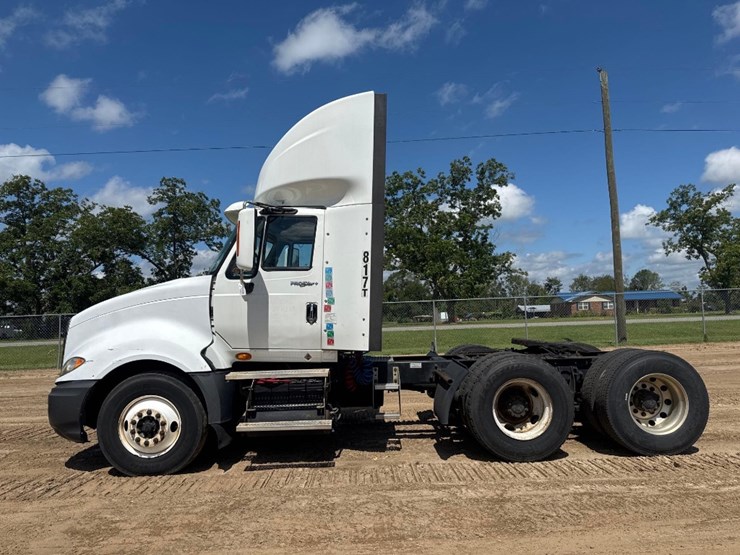 2011-international-prostar-image-1