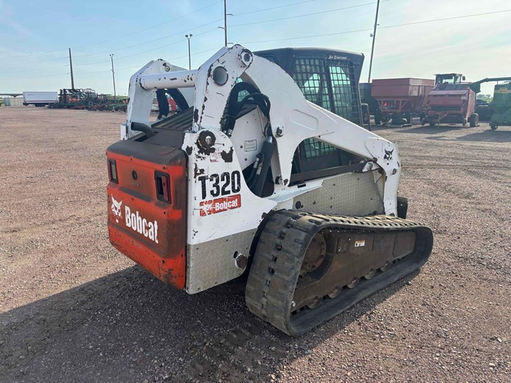 2008-bobcat-t320-image-3