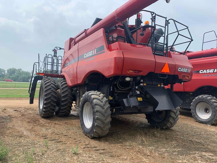 2009-case-ih-8120-image-4