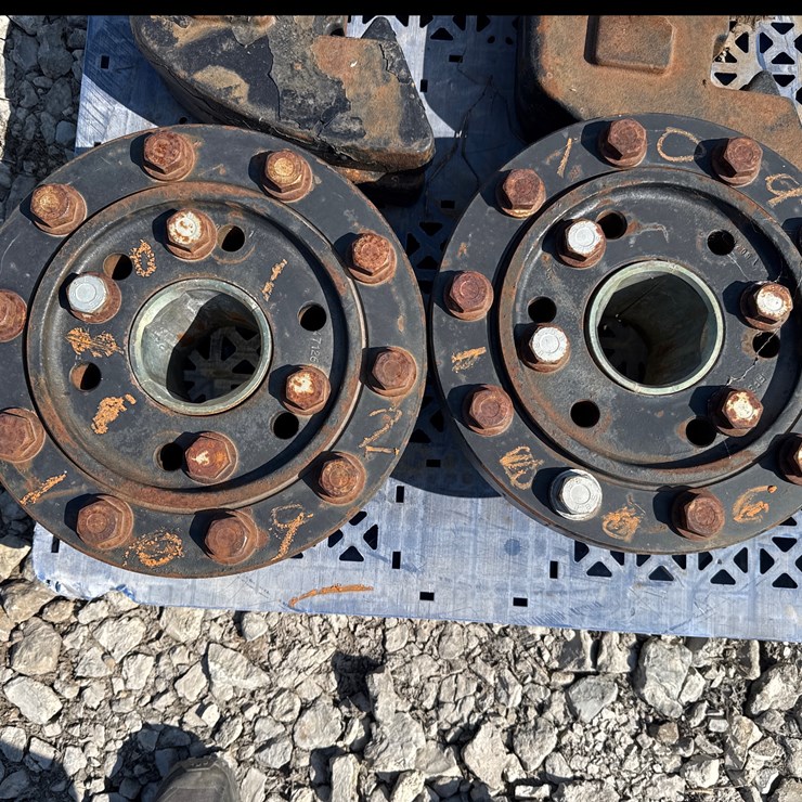#1092 • Case Axle Hub Mounts