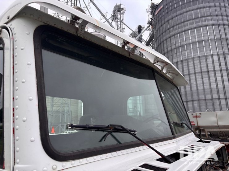 2000-freightliner-truck-(gp11021,-unit-398)-image-68