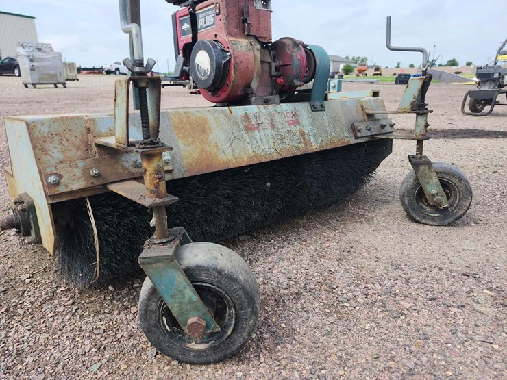 terra-broom-image-10