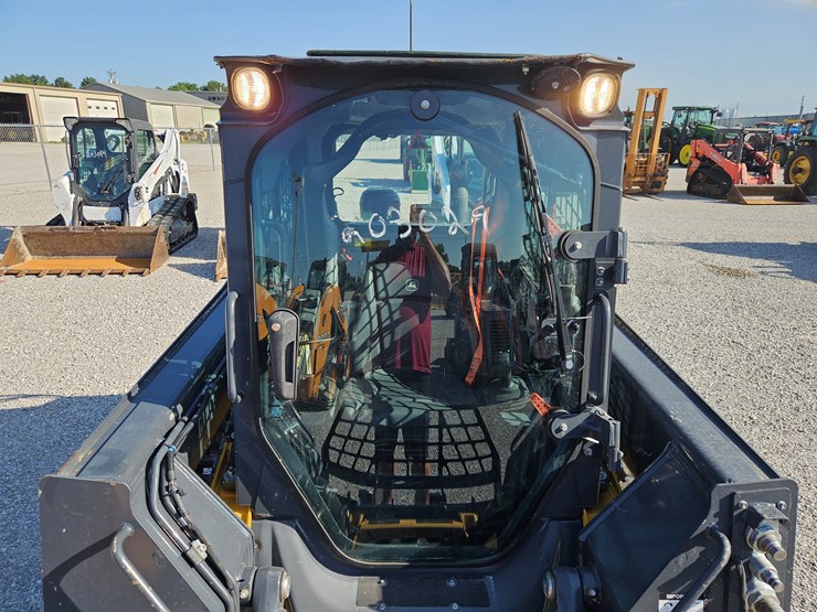 2022-deere-325g-image-4