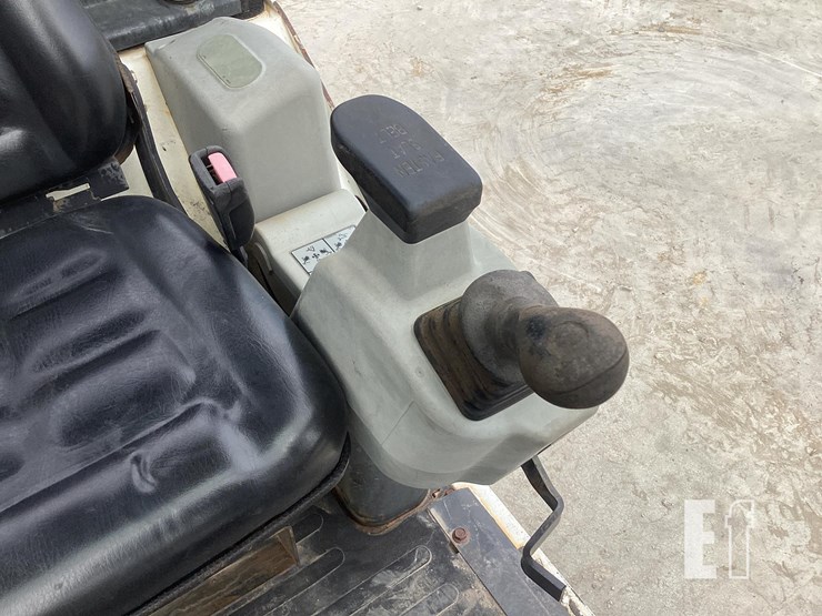 2011-bobcat-325g-image-20