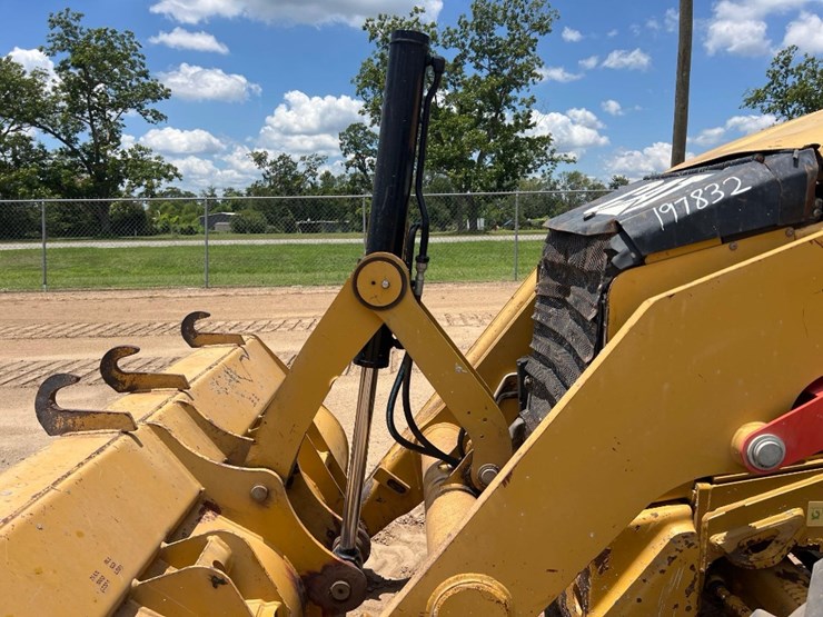 2013-caterpillar-420f-image-16