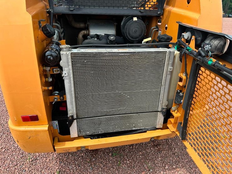 2011-case-tr320-image-32