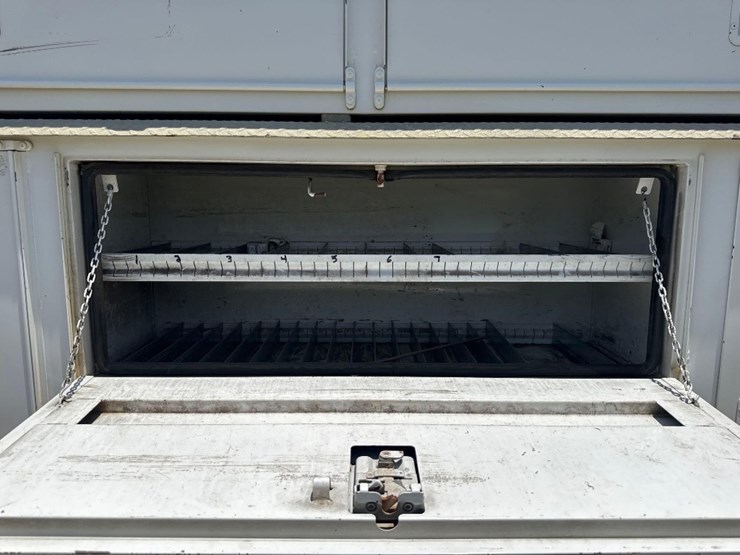 2013-ford-f550-image-23