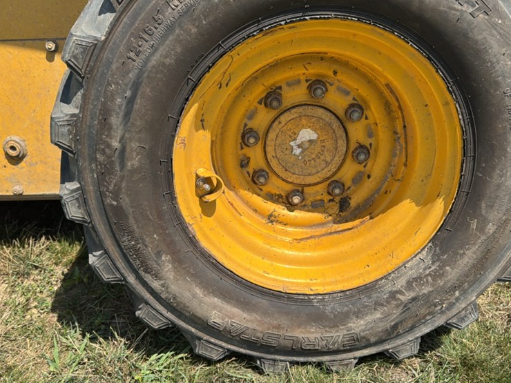 2019-deere-330g-image-23