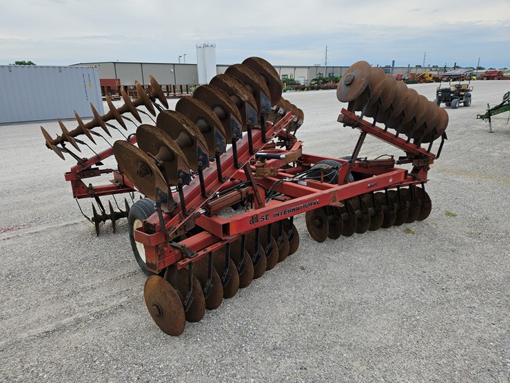 case-ih-3800-image-6