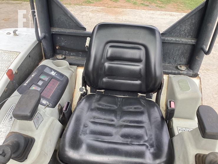 2011-bobcat-325g-image-16