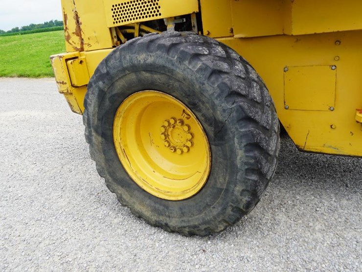 deere-444g-image-55