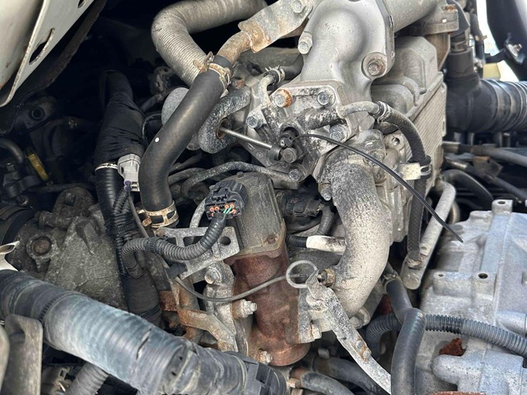 2013-isuzu-npr-eco-max-image-18