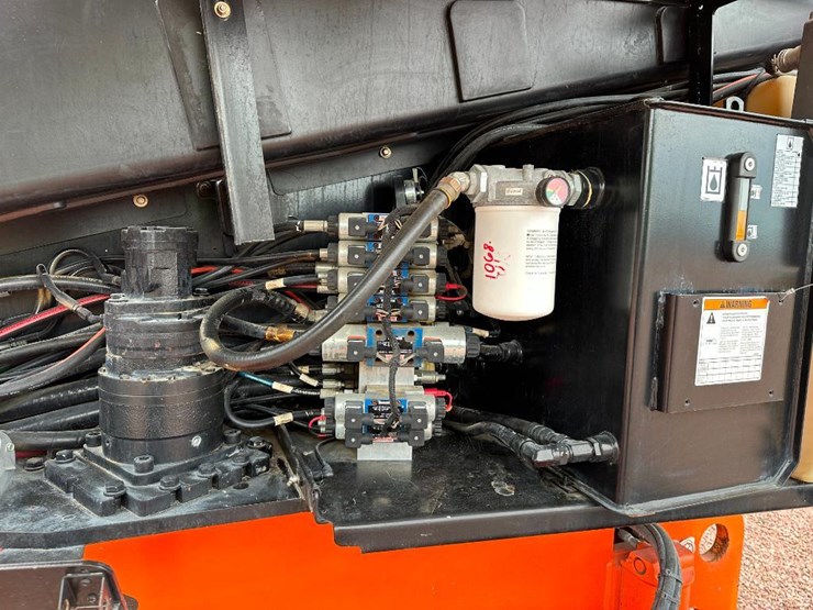 2008-jlg-600s-image-38
