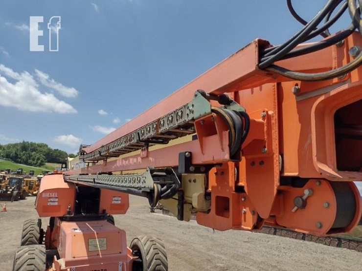 2013-jlg-1200sjp-image-27