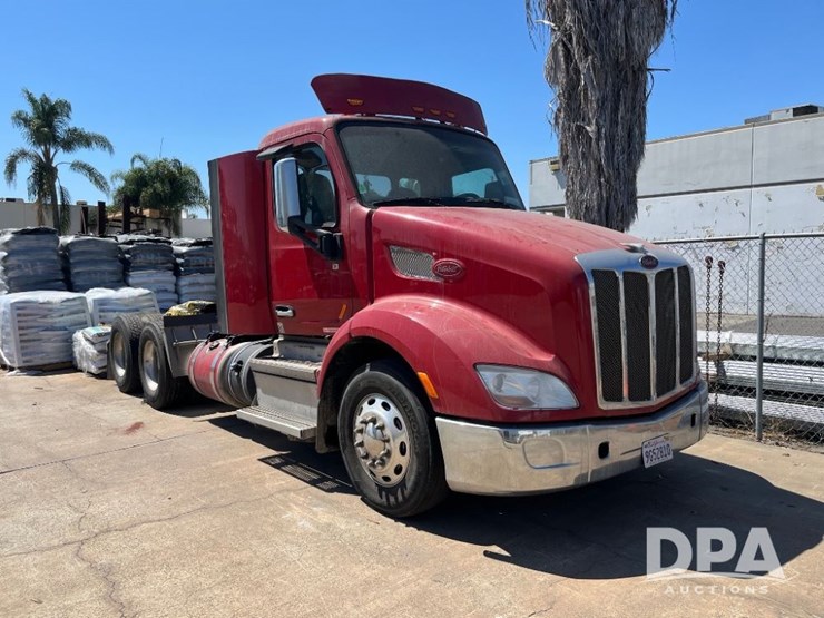 2018-peterbilt-579-image-1