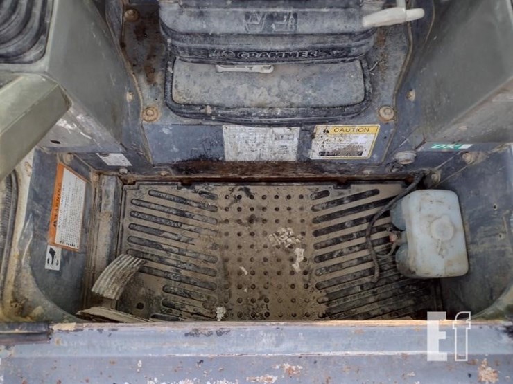 2018-takeuchi-tl8-image-12