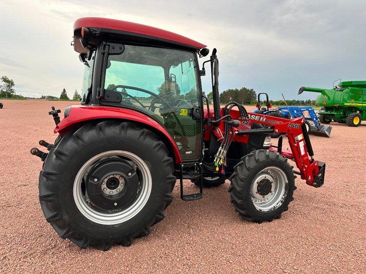 2023-case-ih-farmall-75a-image-4