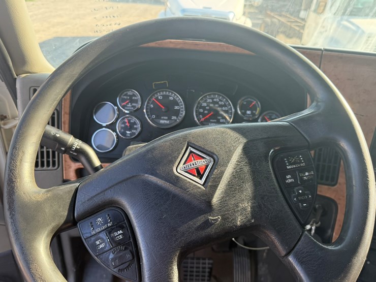 2010-international-prostar-image-46