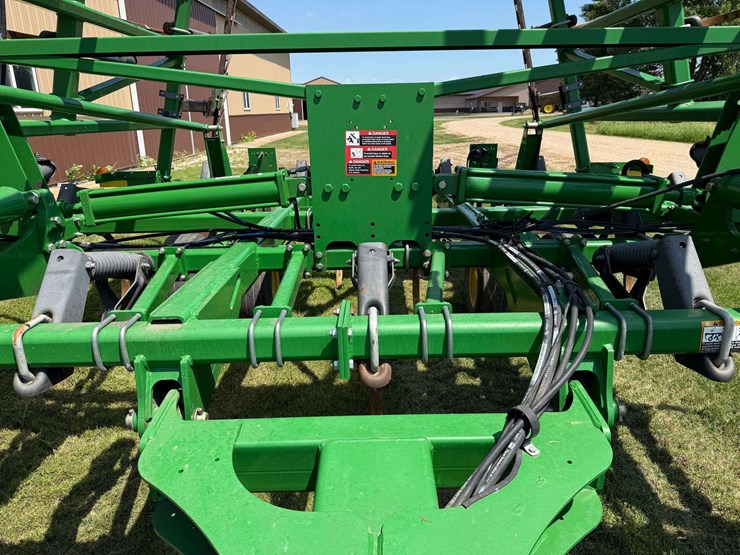2011-john-deere-2410-image-10