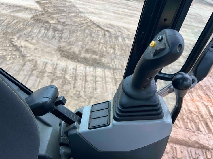 2022-caterpillar-305cr-image-38