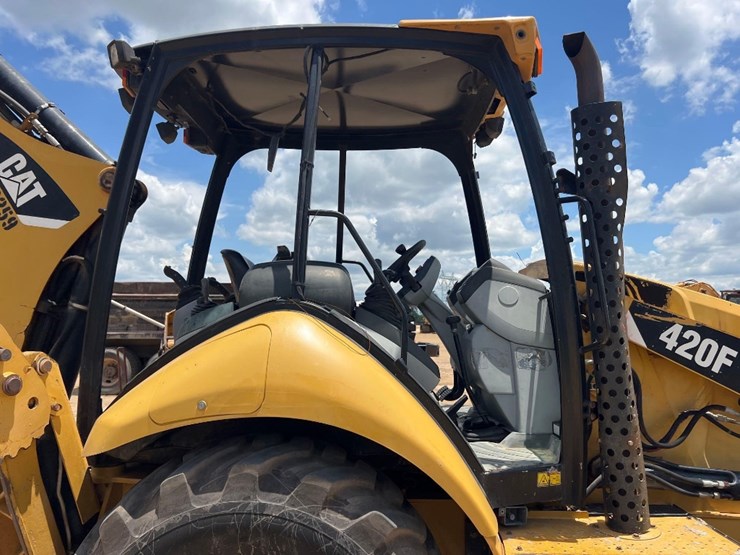 2013-caterpillar-420f-image-26