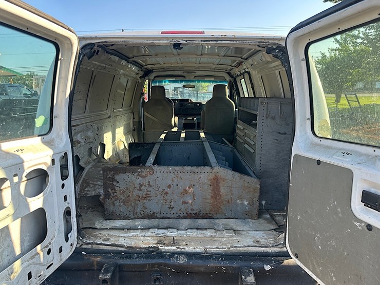 2013-ford-e250-image-14