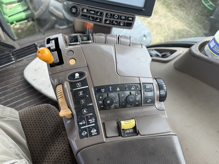 2014-john-deere-8270r-image-18