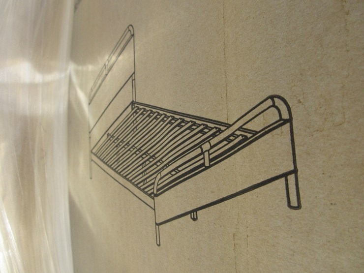 lot-of-misc-bed-frames-&-glass-doors-image-9