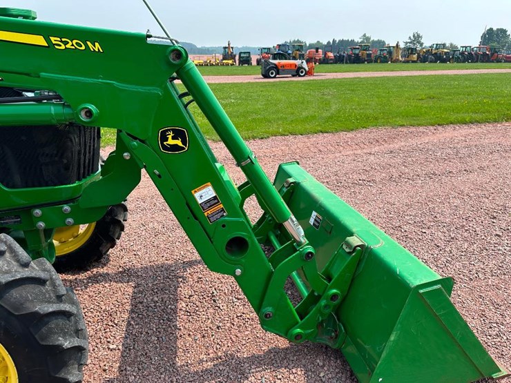 2020-john-deere-5075e-image-32