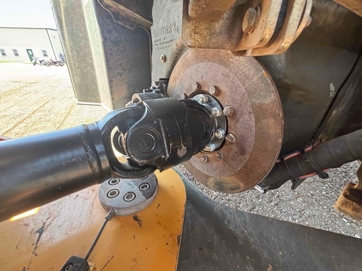 2017-liebherr-l586-image-14