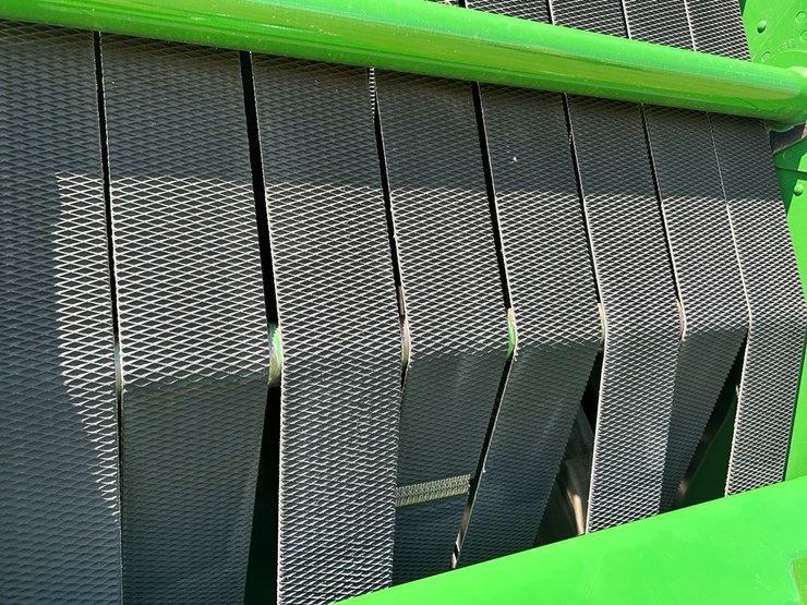 john-deere-560m-image-15