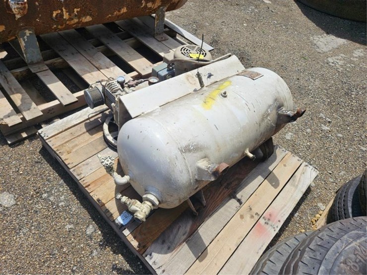 #2575-•-horizontal-air-compressor-image-5