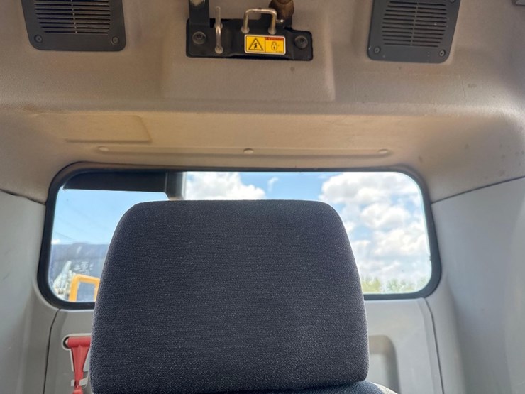 2019-caterpillar-326fl-image-42