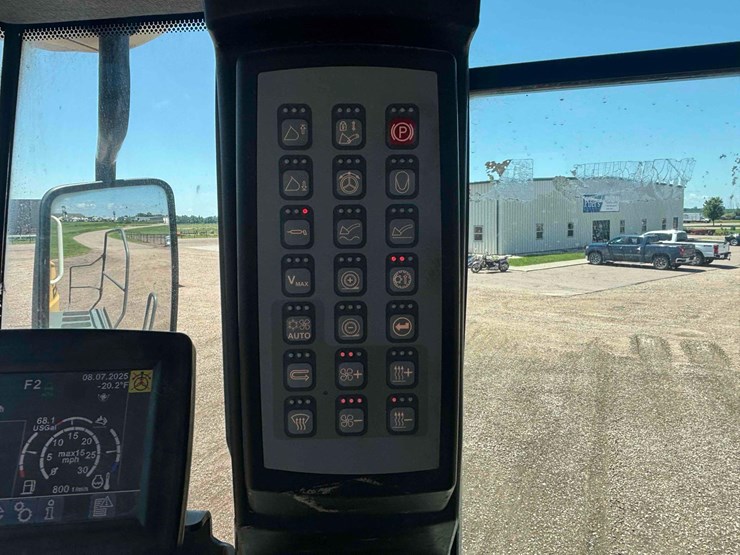 2017-liebherr-l586-image-41