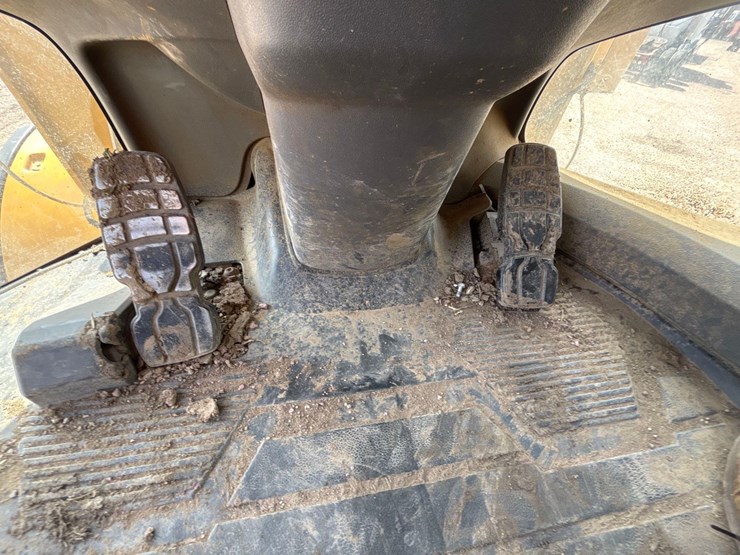 2012-caterpillar-930-image-32