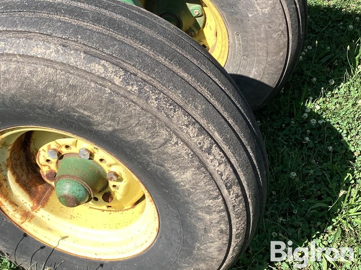 john-deere-235-image-12