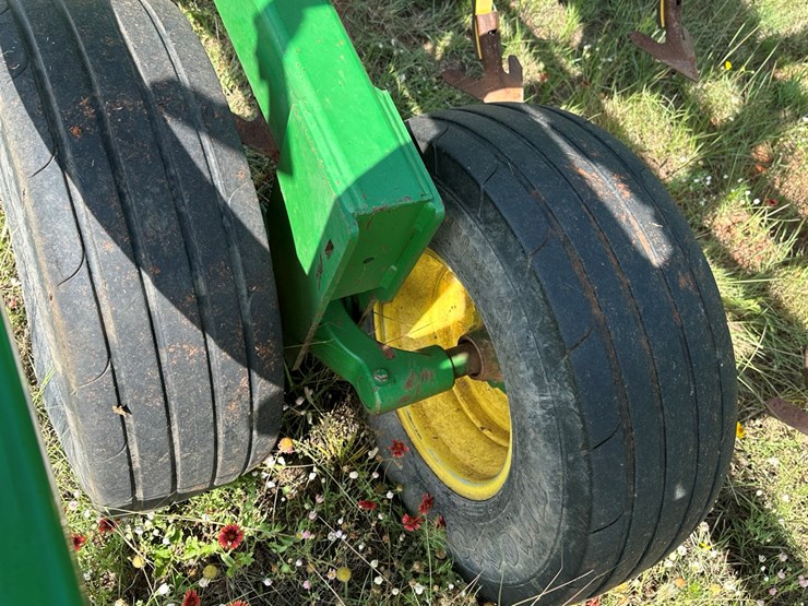 2012-john-deere-2210-image-9