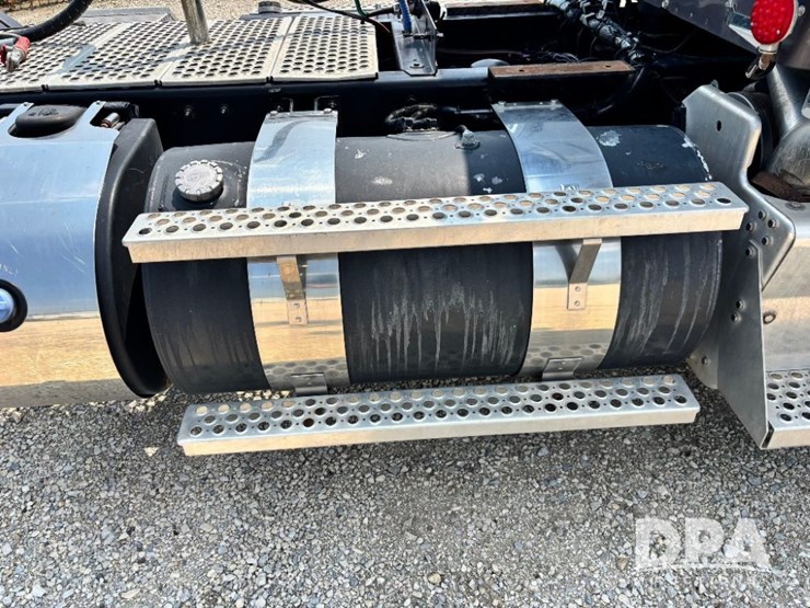 2016-kenworth-t880-image-49