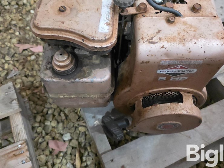 briggs-&-stratton-5-hp-gas-pump-image-9