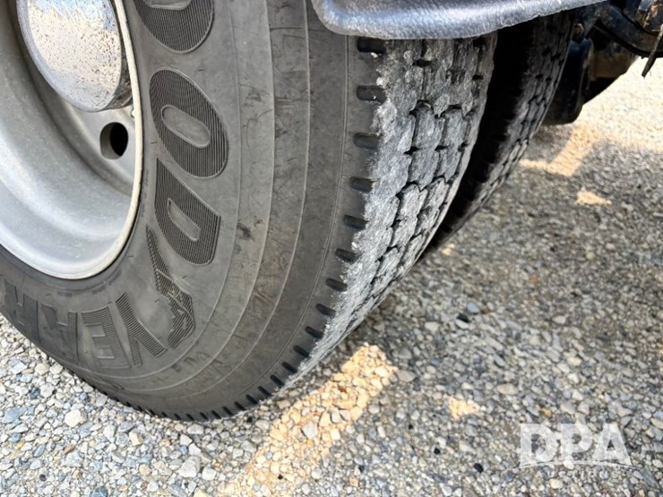 2014-kenworth-w900-image-48