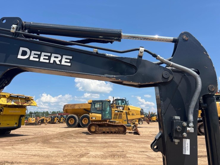 2023-deere-30g-image-12