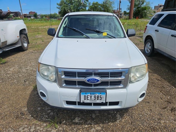 2011-ford-escape-image-8