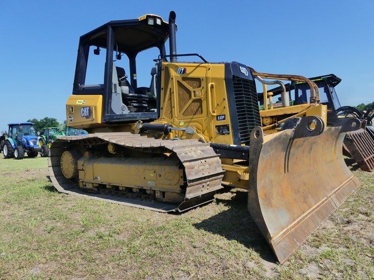2020-caterpillar-d1-image-1