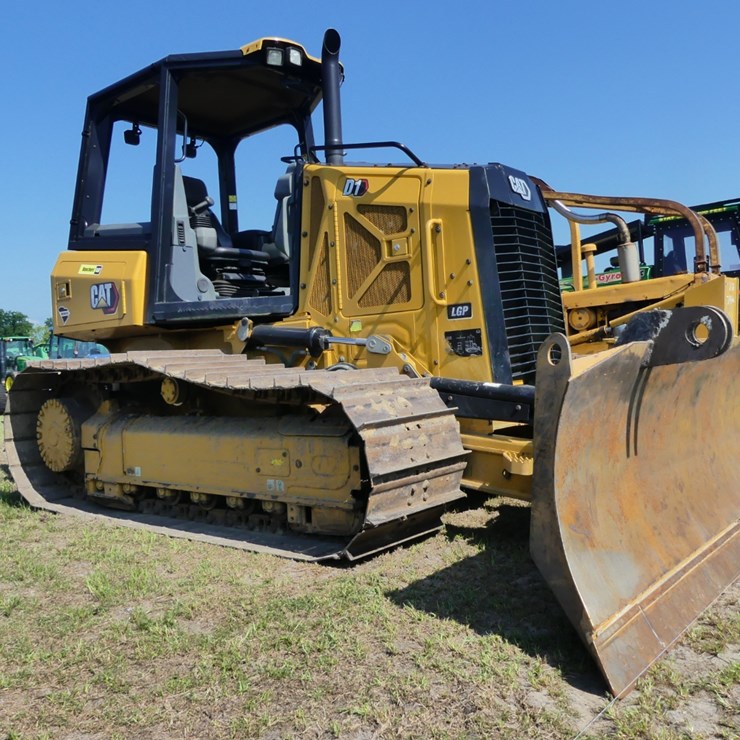 2020 CATERPILLAR D1
