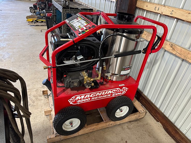 magnum-4000-gold-series-steam-cleaner-image-1